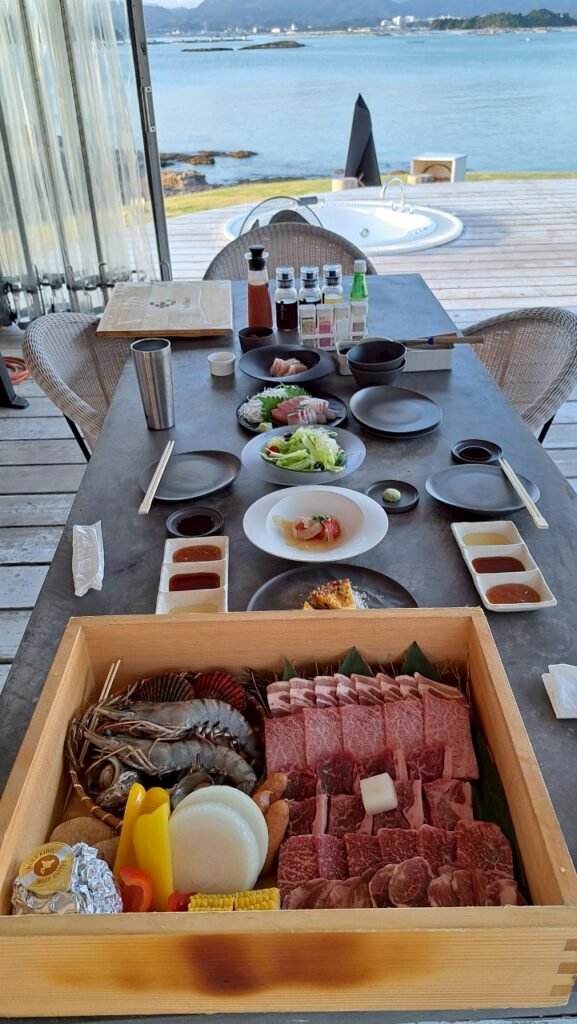 An Elandで用意された肉と海鮮のBBQ食材